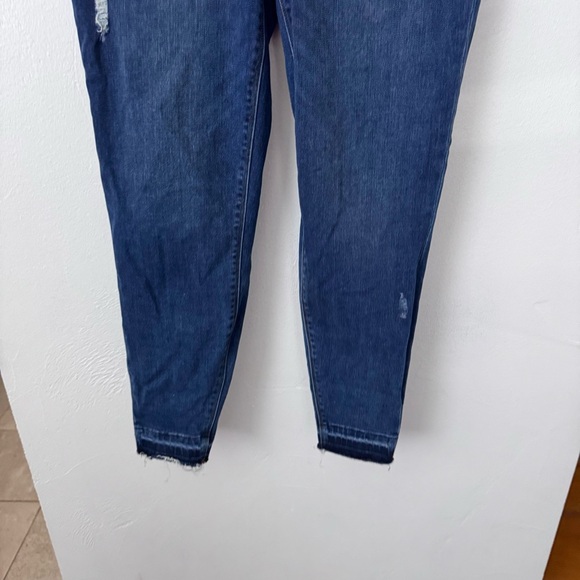 Spanx pull on lightly distressed medium washed skinny jeans Size Large - Picture 3 of 7